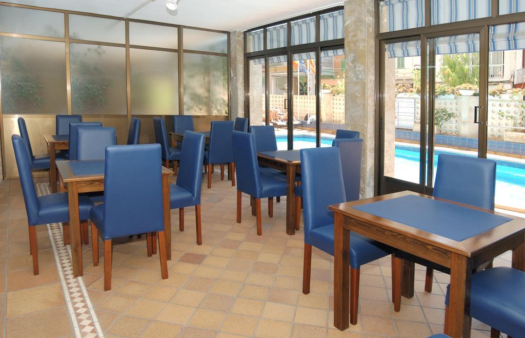 Whala!Fun Hotel El Arenal  Restaurant photo